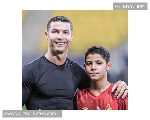 C罗前队友透露他追求千球成就与迷你罗同场竞技的梦想