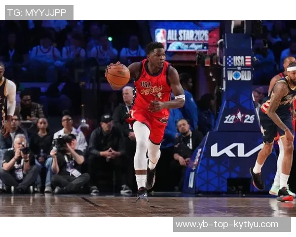 爱德华兹半场表现出色9投6中砍下15分三分球完美命中助力球队奋勇争先 爱德华兹半场表现出色9投6中砍下15分三分球完美命中助力球队奋勇争先